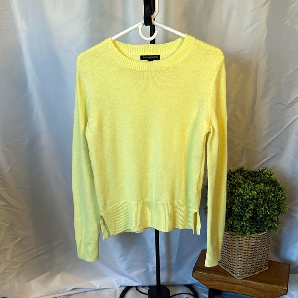 Banana Republic Yellow Women's Light Sweater size small